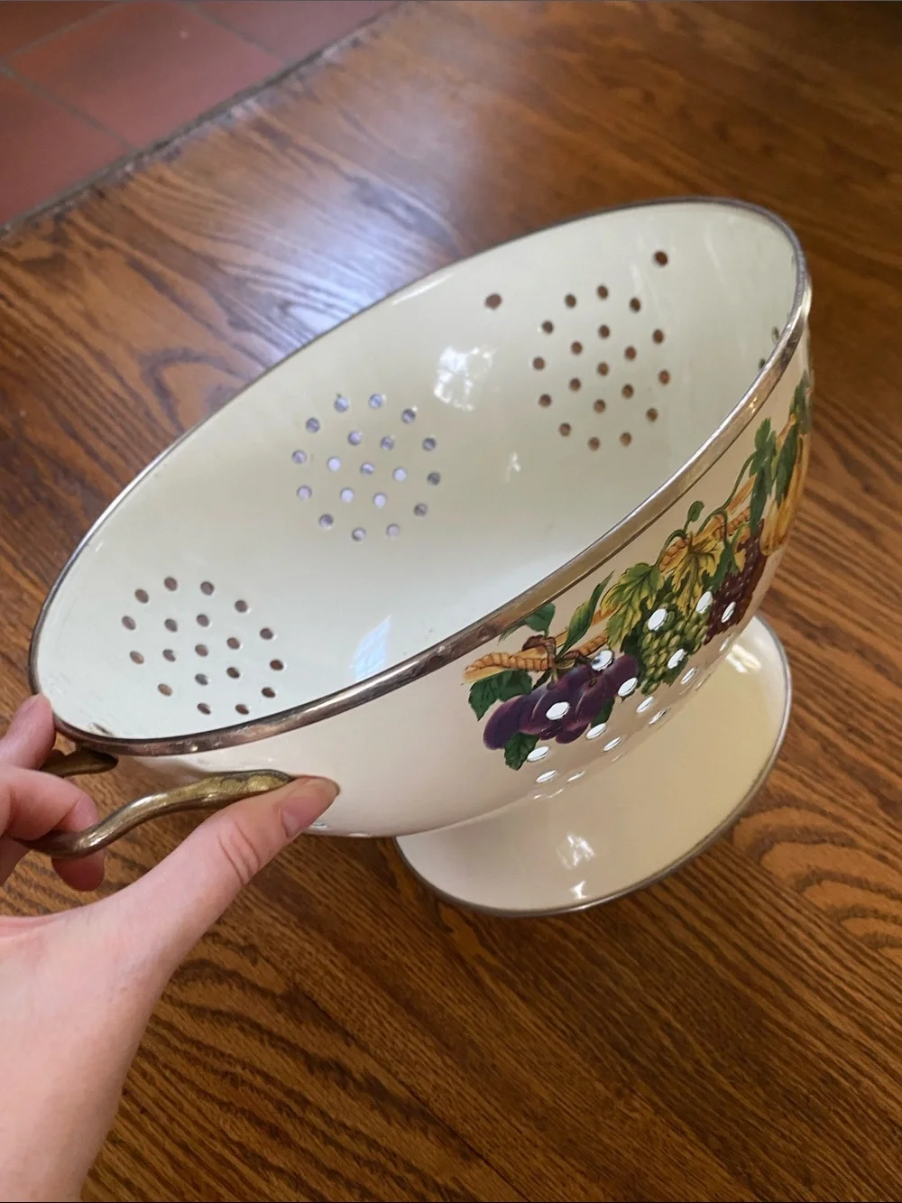 🍇 Vintage Fruit Pattern Cream Colored Metal Colander